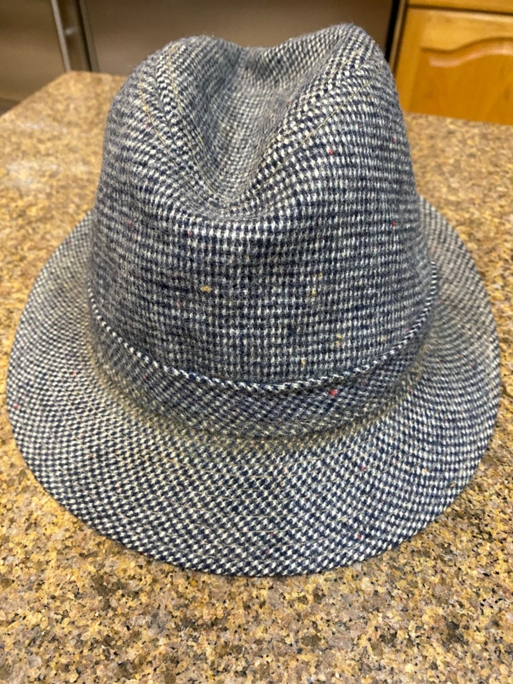 Vintage Gray Tweed Fedora Hat. Size 6 3/4 - 6 7/8